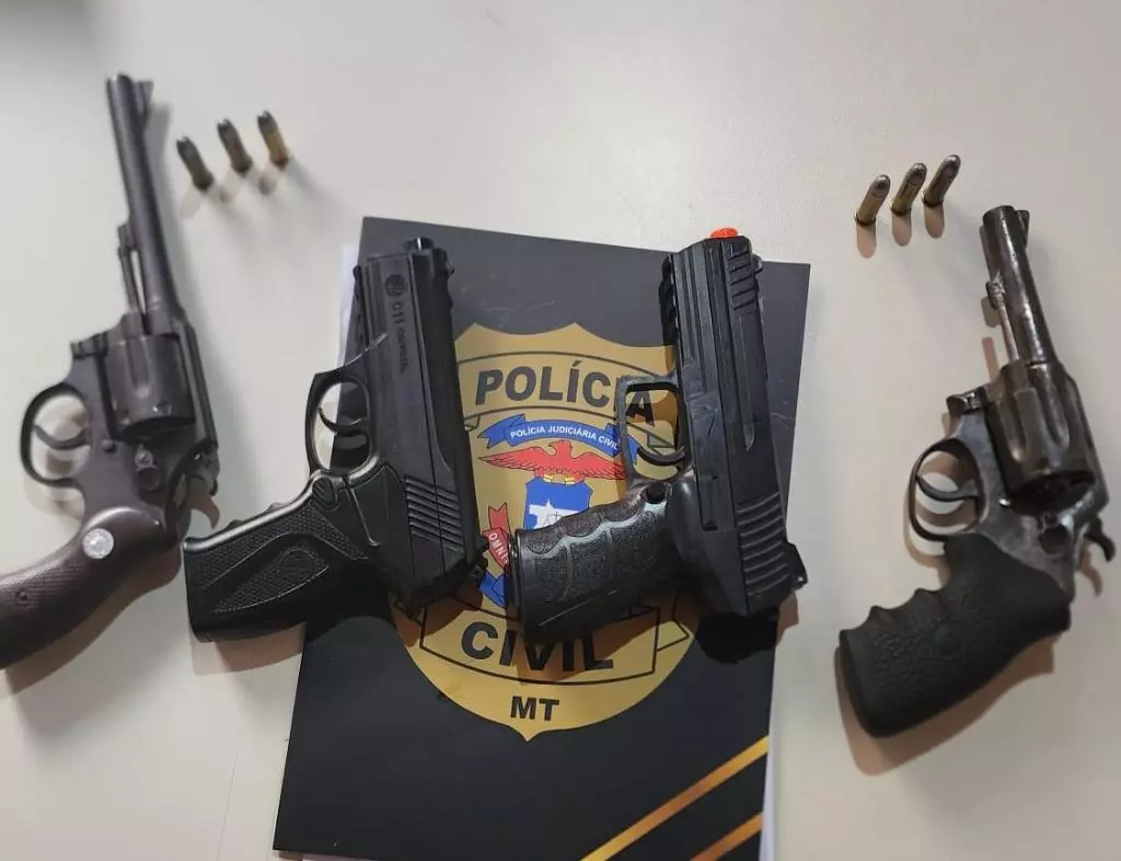 Polícia Civil apreende armas de fogo em paiol de organização criminosa em Arenápolis